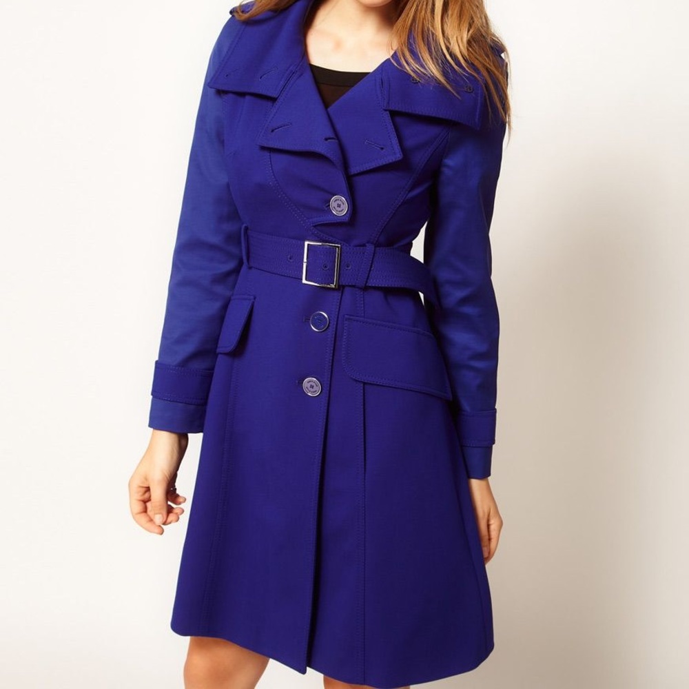 Striking blue trench coat!